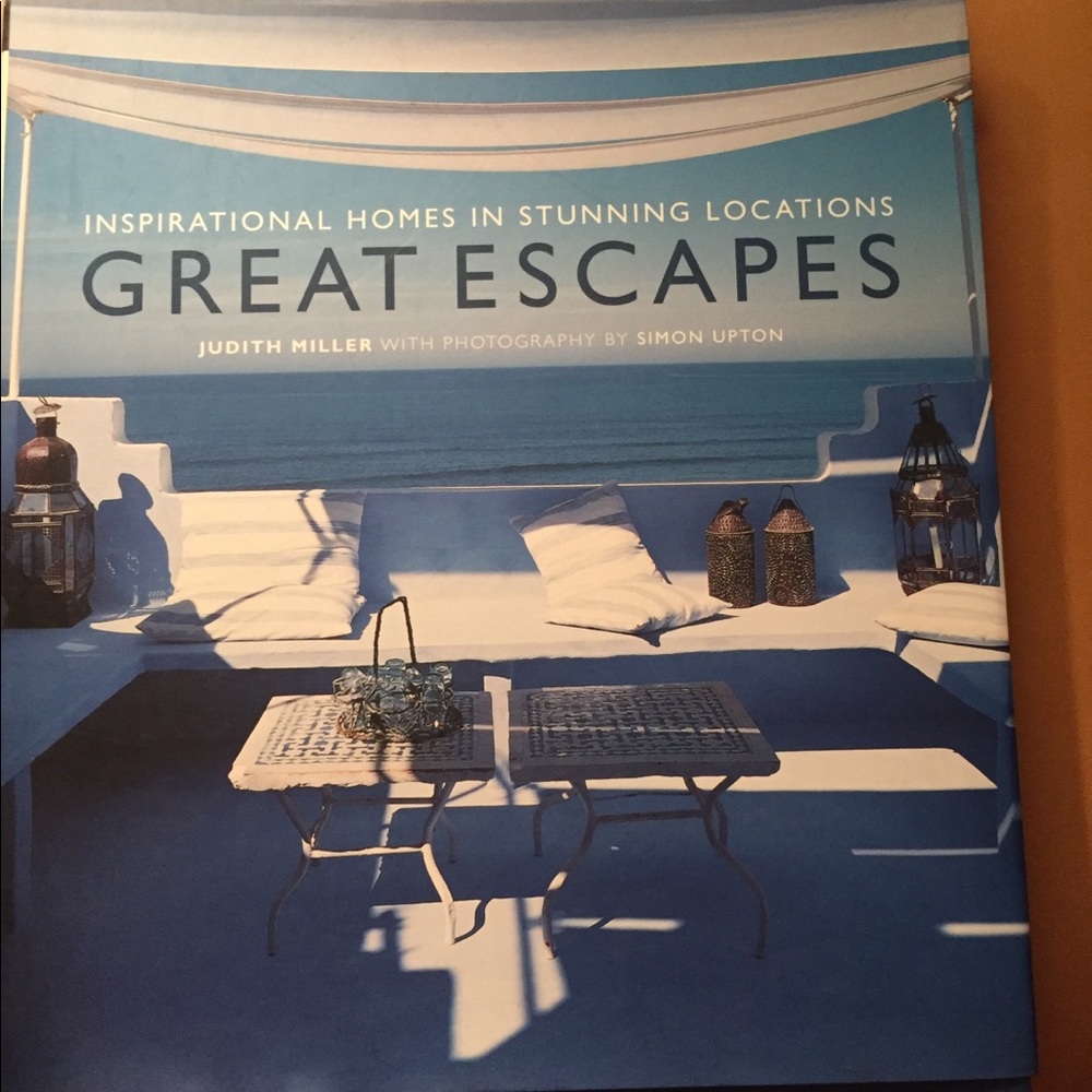 Beautiful coffee table book with gorgeous photos😎